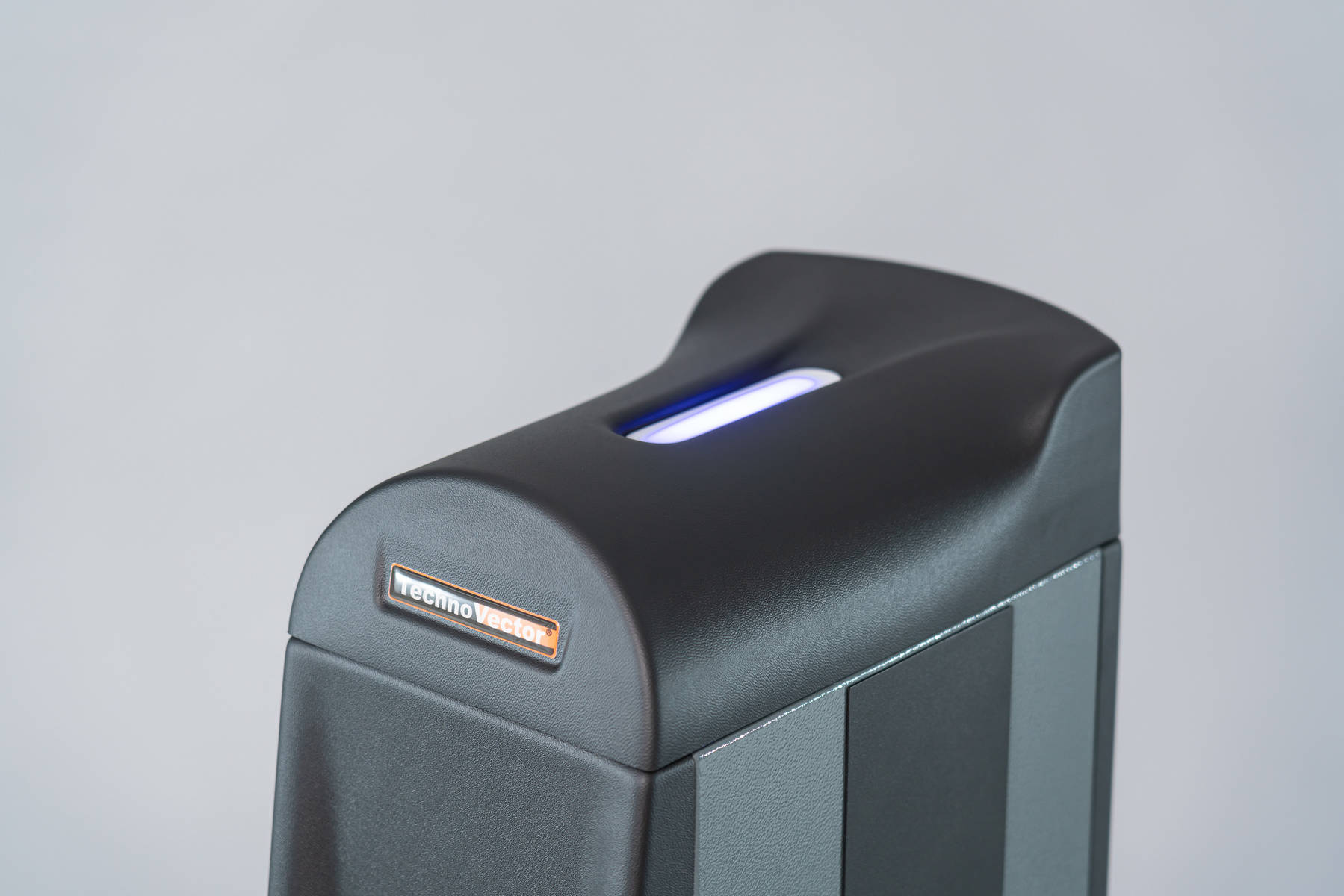  V 8102 VELOX